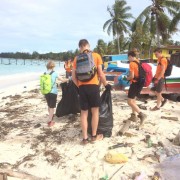 17 07 2017 Mantanani beach clean up